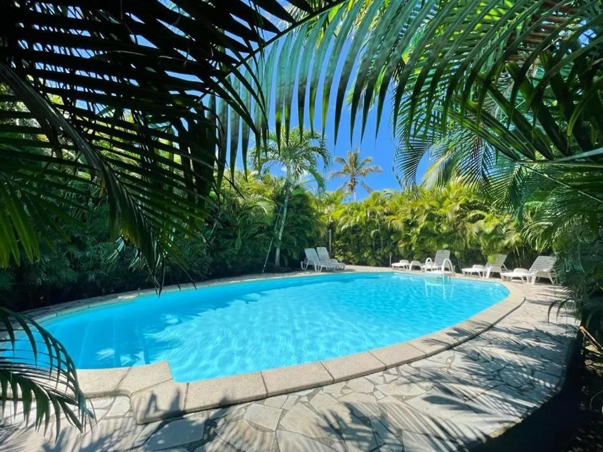 Maison Charmante A Sainte-Rose Avec Piscine Partagee