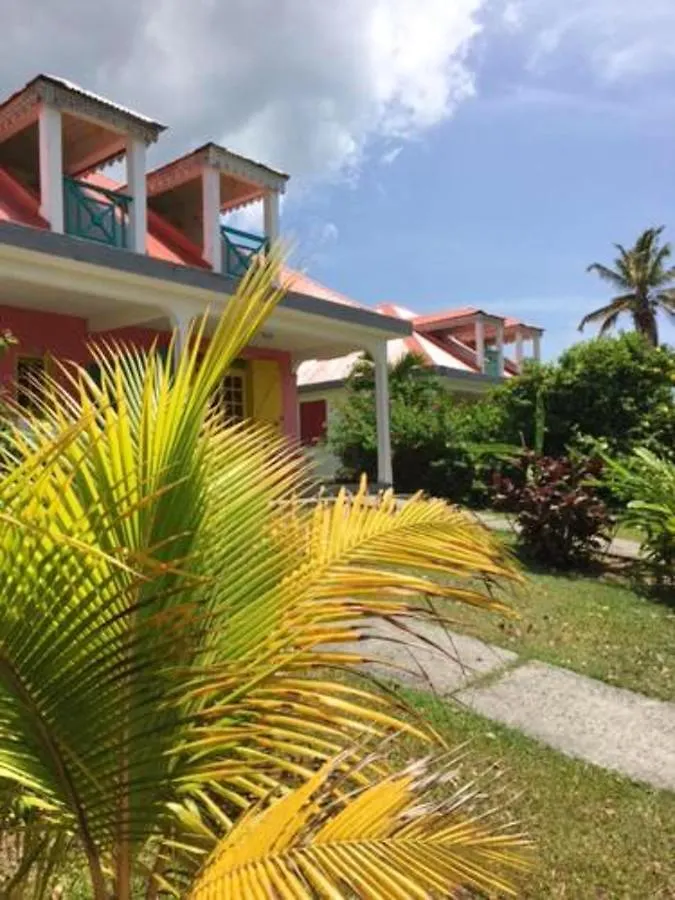 Maison Charmante A Sainte-Rose Avec Piscine Partagee